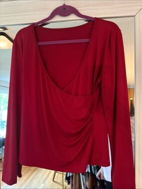 Women's Red Long Sleeve V-Neck Draped Tee